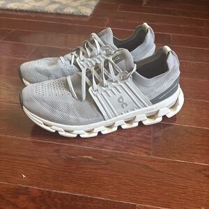 On Running Men's Athletic Shoes in Gray and White, size 8.5